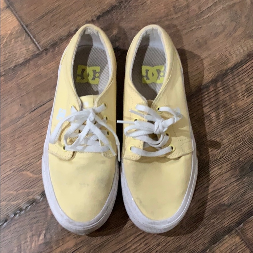 Kids girls toddler yellow DC shoes size 3.5